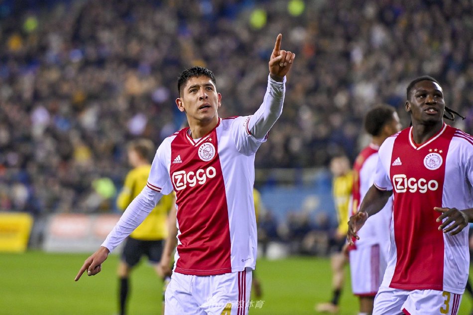 更锁定了球 更锁定了球