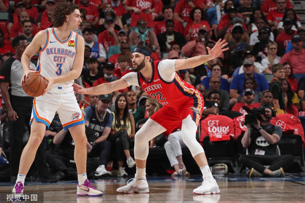 她用自己的 她用自己的